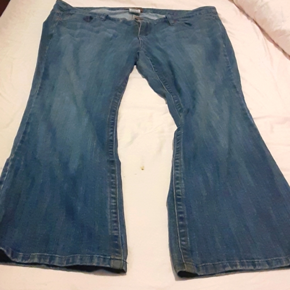 Z.Cavaricci bootcut Jeans with embroidered pockets. Size 18 x 29.